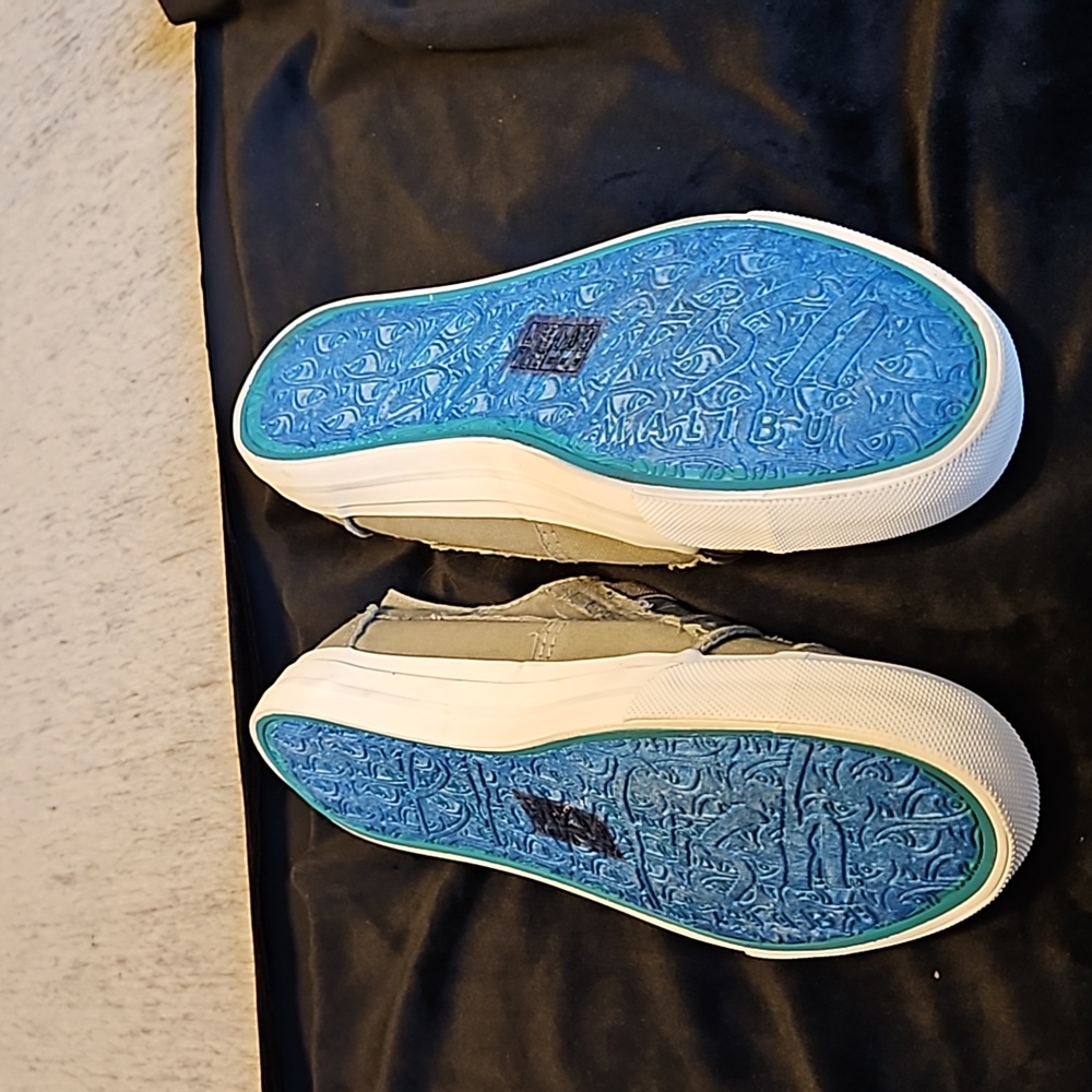 NWT Blowfish Malibu Army green slip on sneakers size 7.5 - Picture 6 of 7